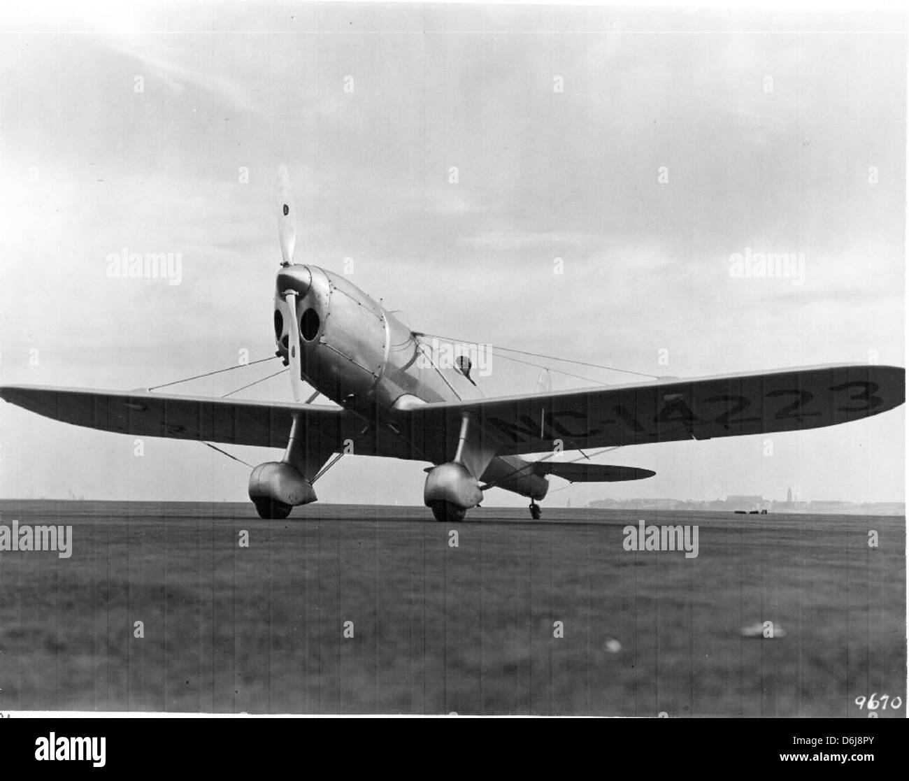 Die Ryan ST, ein 1934 Sporttrainer-Flugzeug, ist mit einem Menasco B-4-Motor ausgestattet. Er wurde für das Flugtraining entwickelt und zeichnet sich durch seine Strapazierfähigkeit und Leistung aus. Das Flugzeug wurde als NC14223 bezeichnet und ist Teil der Sammlung des San Diego Air and Space Museum. Stockfoto