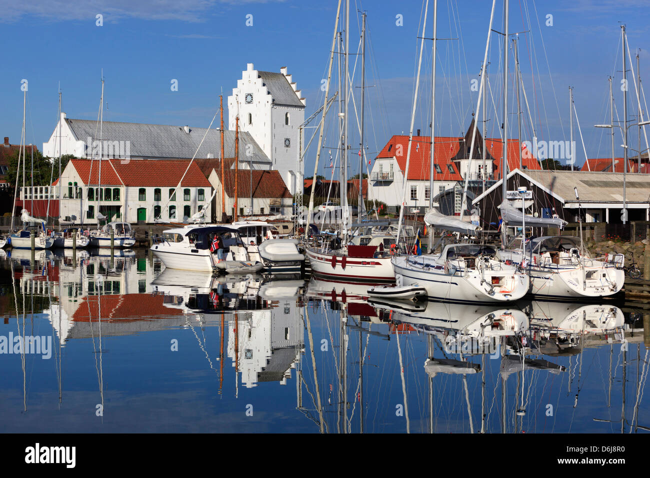 Saeby Klosterkirke und dem Hafen, Naturgrundstück, Jütland, Dänemark, Skandinavien, Europa Stockfoto