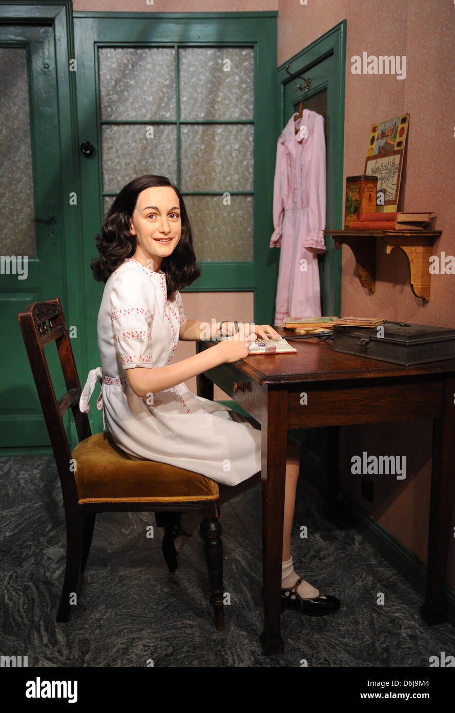 Die Neue Wachsfigur Von Anne Frank Ist Bei Madame Tussauds