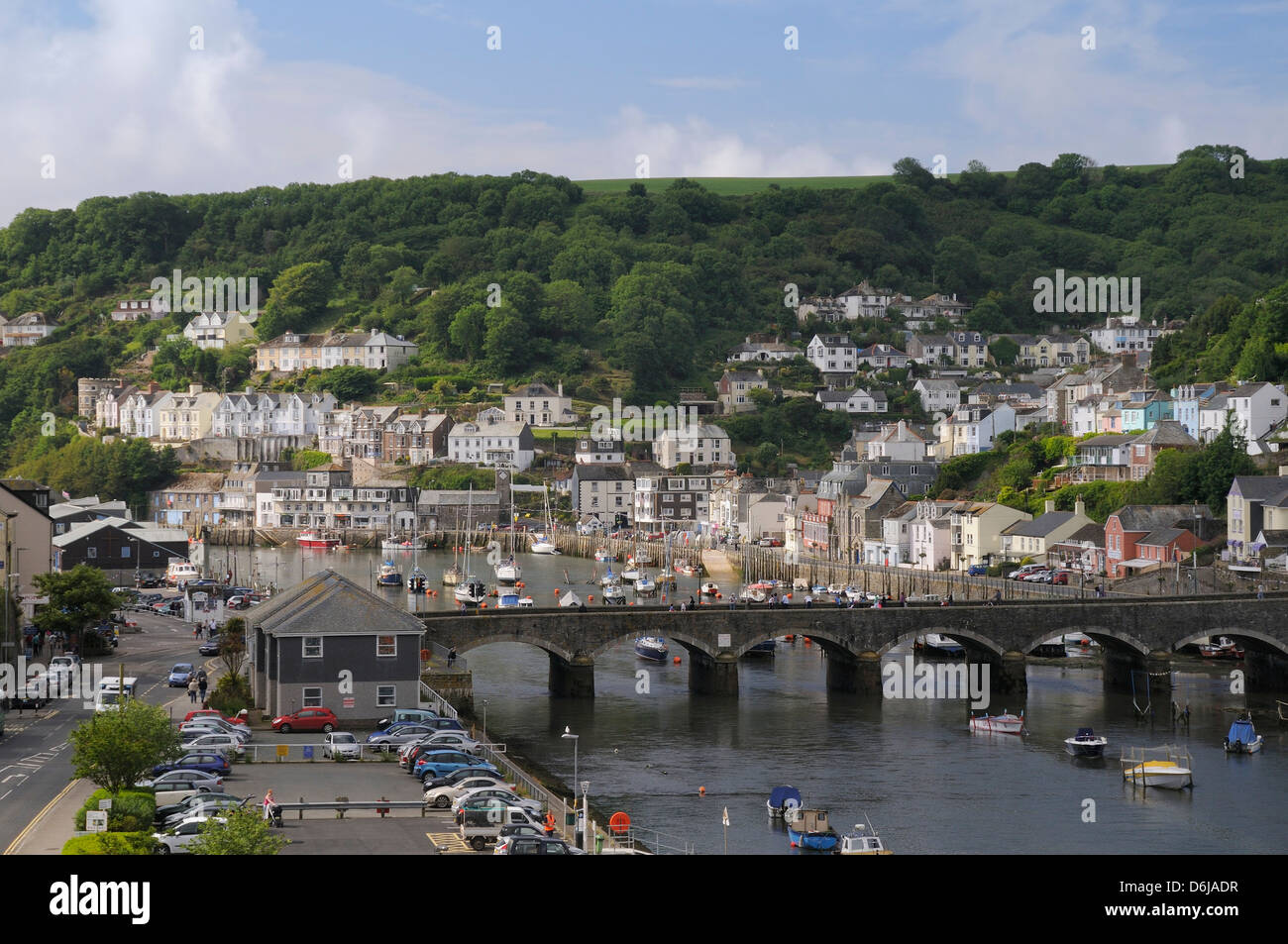 Übersicht von Looe Hafen und Brücke zwischen Ost und West Looe, Cornwall, England, Vereinigtes Königreich, Europa Stockfoto