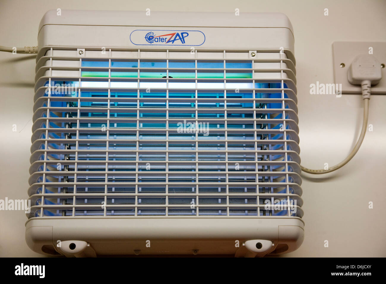 Küche Hygiene montierten elektrischen fliegen/Insekten killer Wohnwand Stockfoto