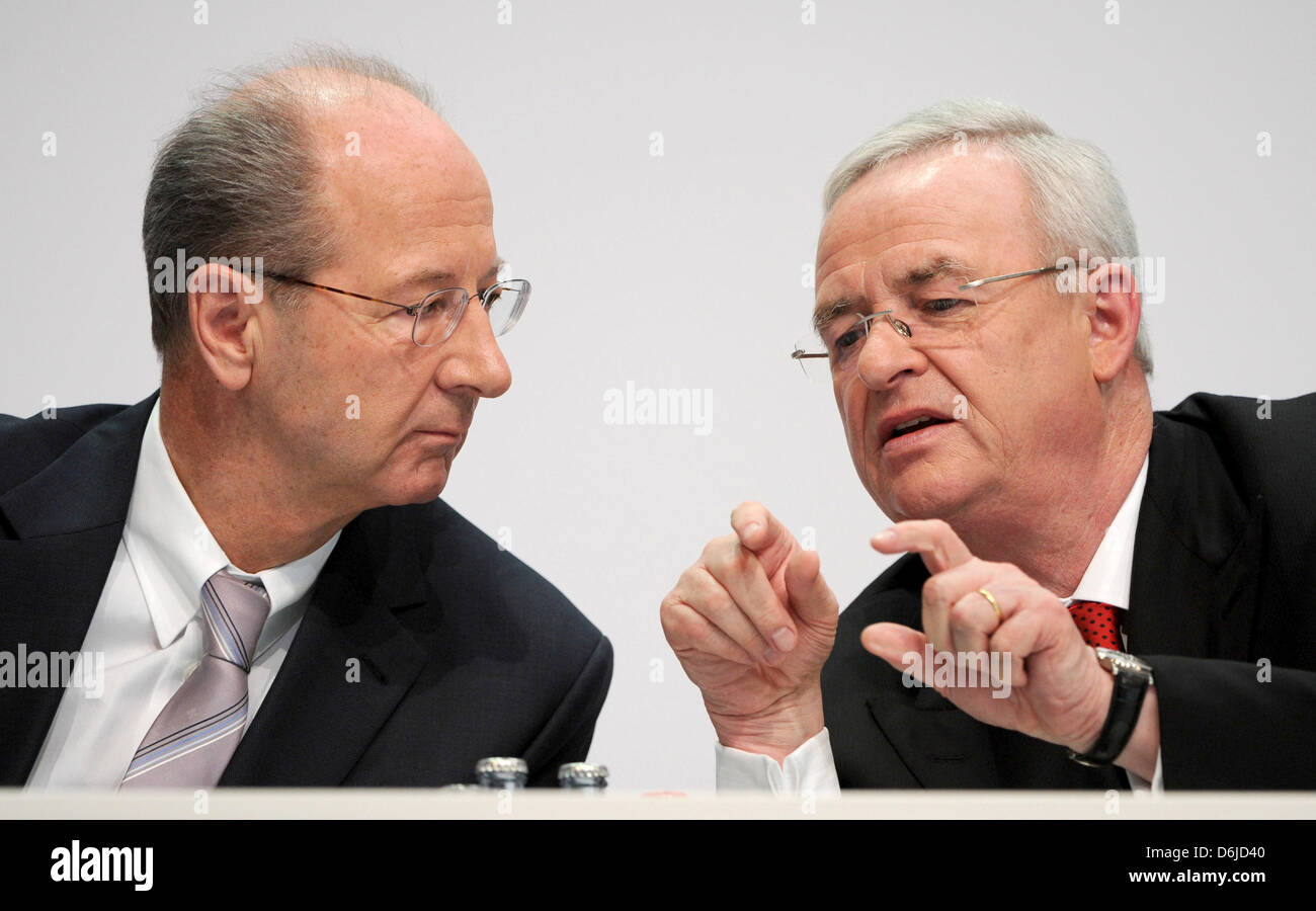 Porsche Automobil Holding SE CEO, Martin Winterkorn (R) und Mananging