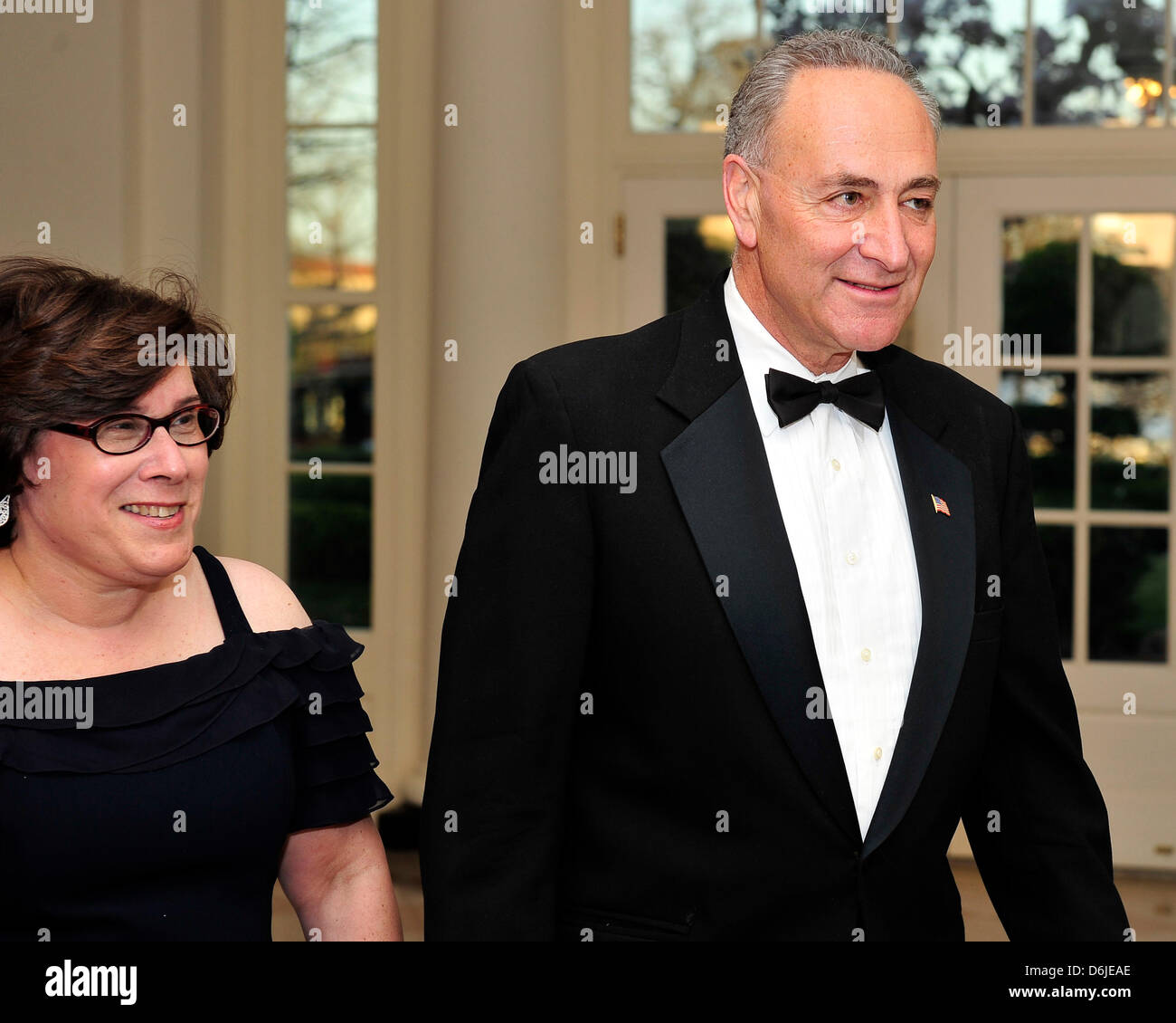 Vereinigte Staaten Senator Charles Schumer Demokrat Aus New York Und Seine Frau Iris Weinshall Kommen Fur Die Offiziellen Dinner Zu Ehren Von Premierminister David Cameron Von Grossbritannien Und Seine Frau Samantha Im