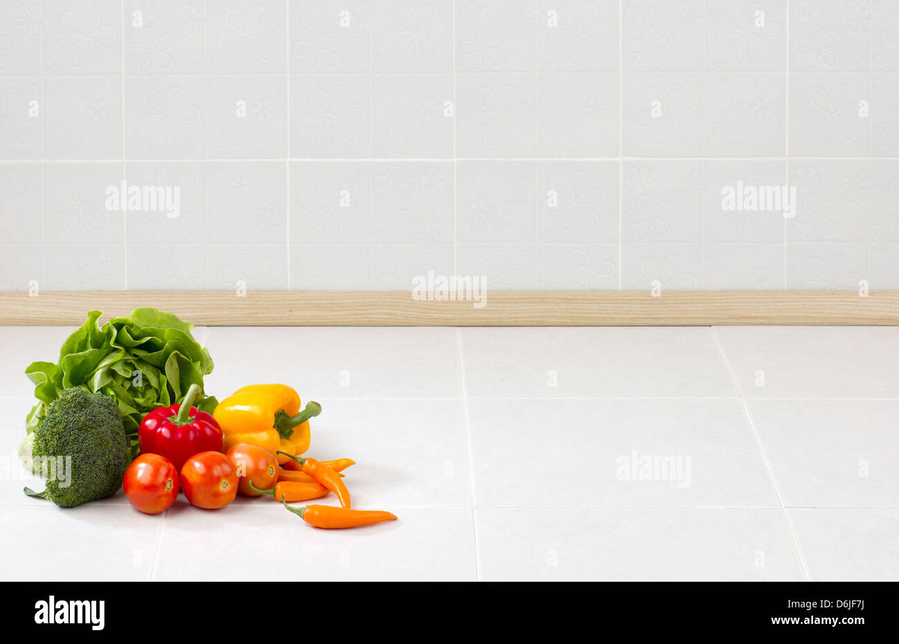 Leeren Raum auf der Theke in der Küche mit Gemüse für Text oder Ihr Produkt aufsetzen Stockfoto