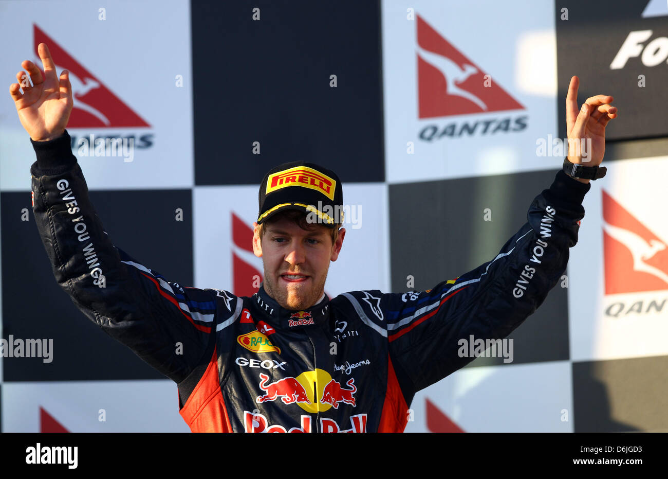 Deutsche Formel1-Fahrer Sebastian Vettel von Red Bull feiert seinen zweiten Platz auf dem Podium nach dem australischen Formel 1 Grand Prix auf dem Albert Park Circuit in Melbourne, Australien, 18. März 2012. Foto: Jens Buettner Dpa +++(c) Dpa - Bildfunk +++ Stockfoto