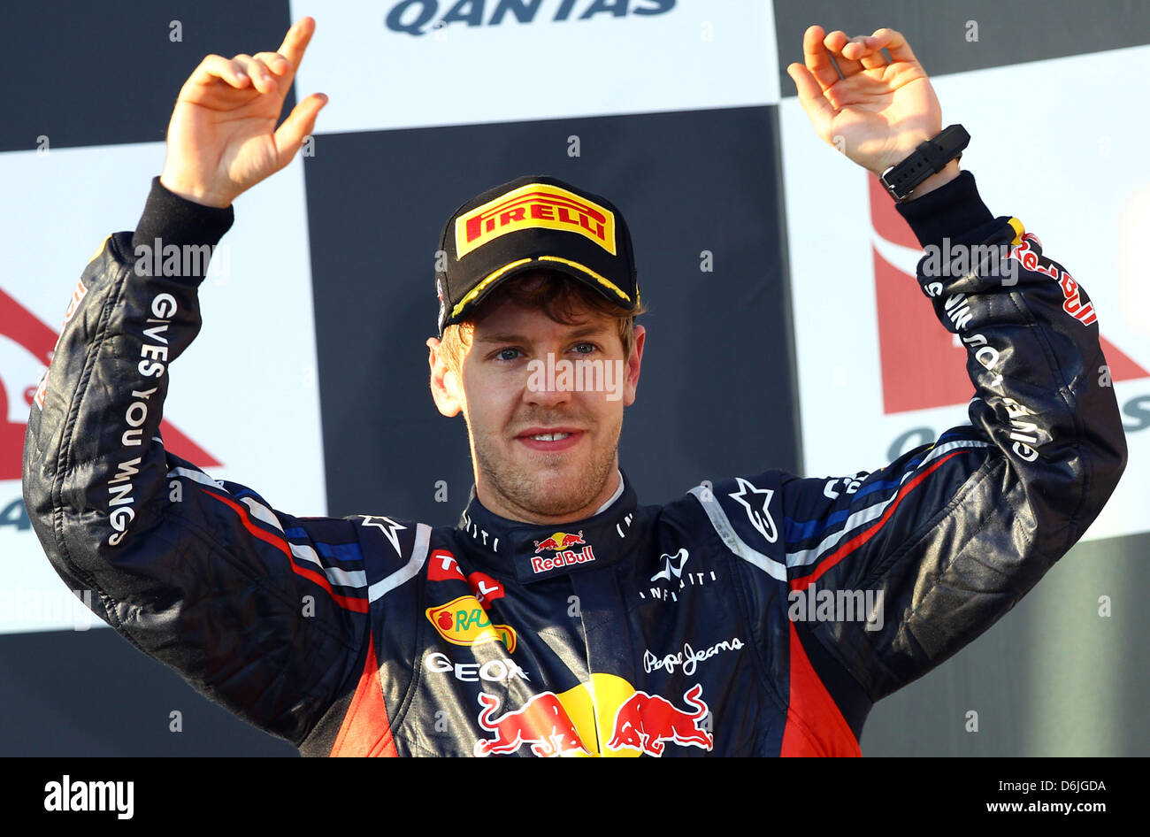 Deutsche Formel1-Fahrer Sebastian Vettel von Red Bull feiert seinen zweiten Platz auf dem Podium nach dem australischen Formel 1 Grand Prix auf dem Albert Park Circuit in Melbourne, Australien, 18. März 2012. Foto: Jens Buettner Dpa +++(c) Dpa - Bildfunk +++ Stockfoto