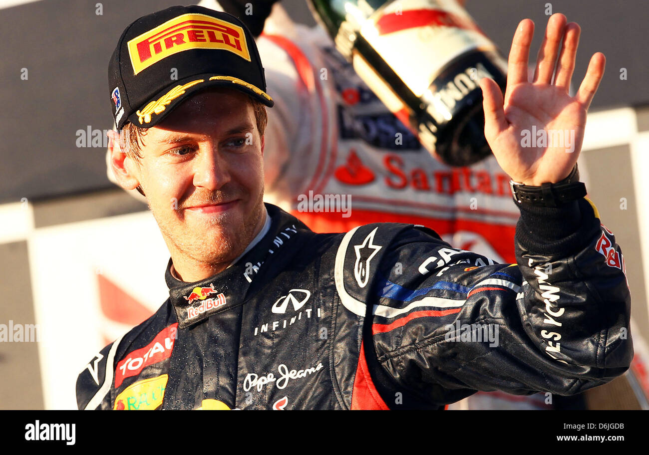 Deutsche Formel1-Fahrer Sebastian Vettel von Red Bull feiert seinen zweiten Platz auf dem Podium nach dem australischen Formel 1 Grand Prix auf dem Albert Park Circuit in Melbourne, Australien, 18. März 2012. Foto: Jens Buettner Dpa +++(c) Dpa - Bildfunk +++ Stockfoto