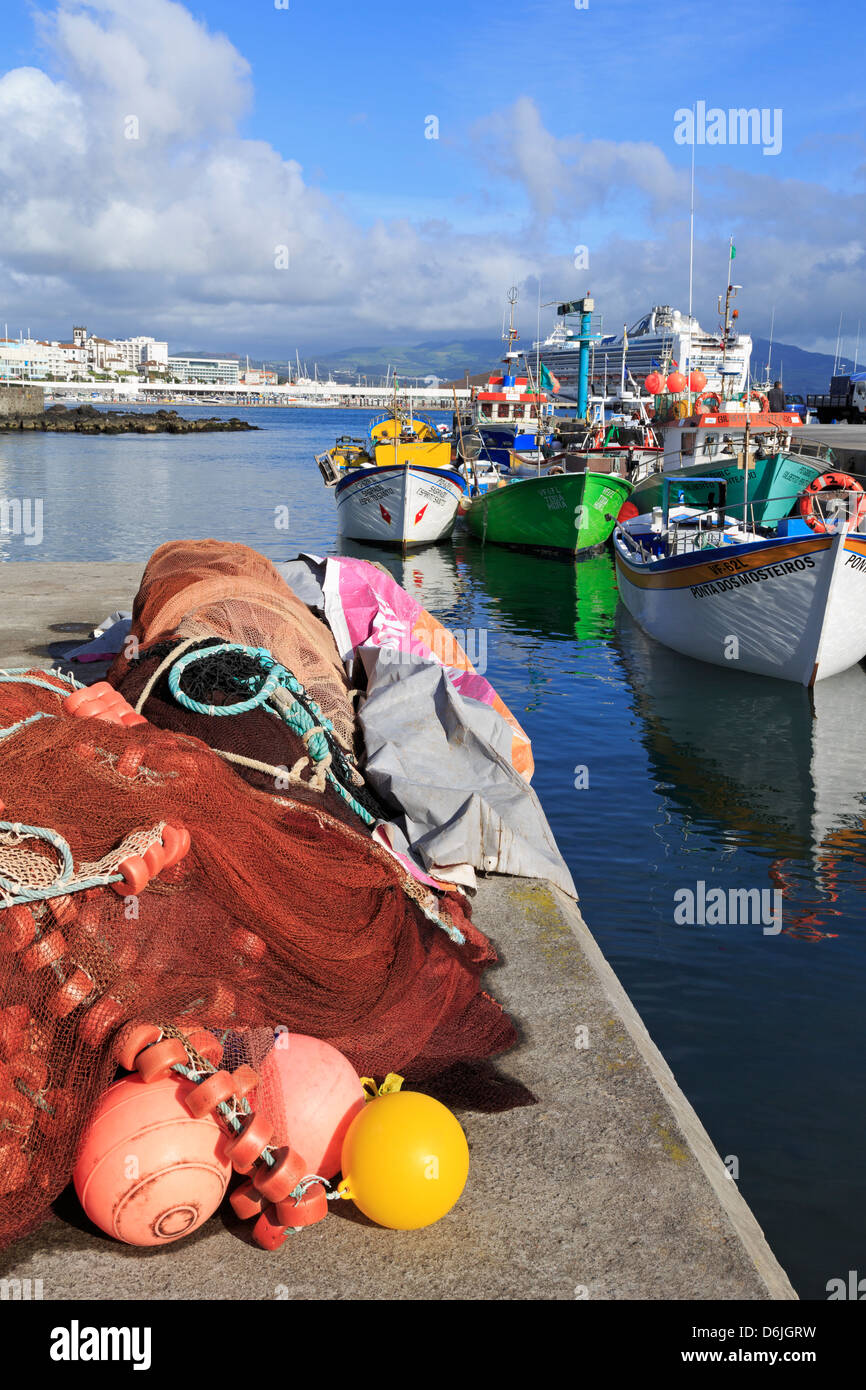 Angelboote/Fischerboote im Hafen von Ponta Delgada Hafen, Insel Sao Miguel, Azoren, Portugal, Atlantik, Europa Stockfoto