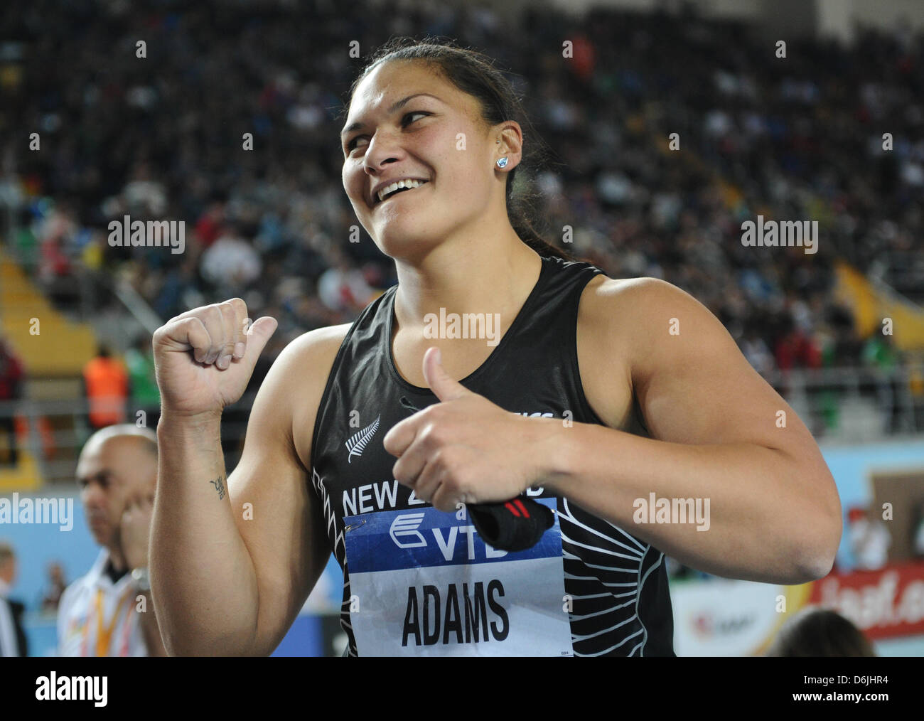 Neuseeländischer Leichtathlet Valerie Adams tritt im Kugelstoßen der Frauen Finale bei den IAAF World Indoor Championships in Atakoy Arena in Istanbul, Türkei, 10. März 2012. Foto: Christian Charisius Stockfoto