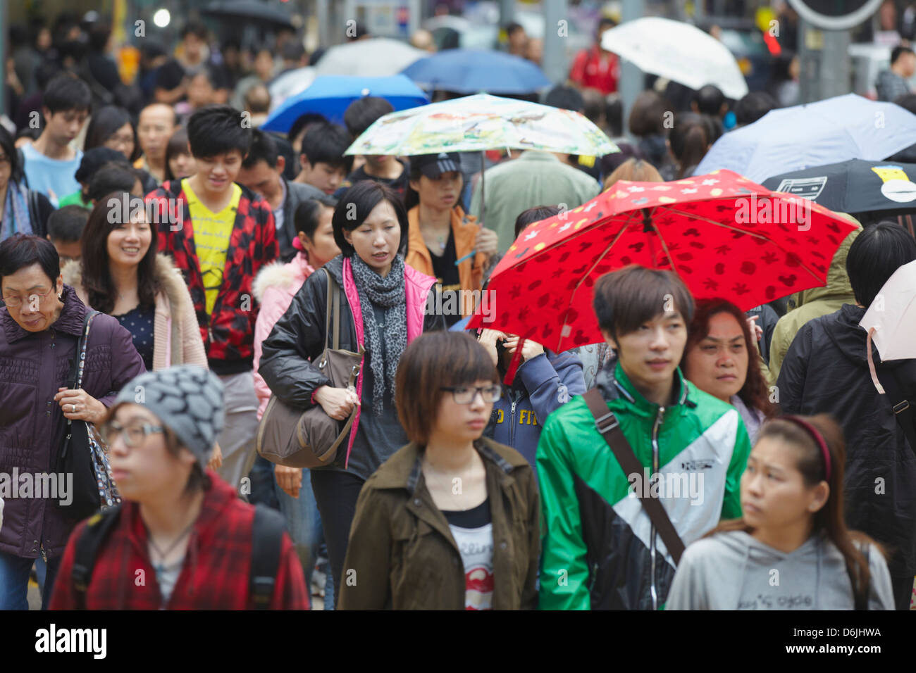 Menschenmassen in Straße, Mongkok, Hong Kong, China, Asien Stockfoto