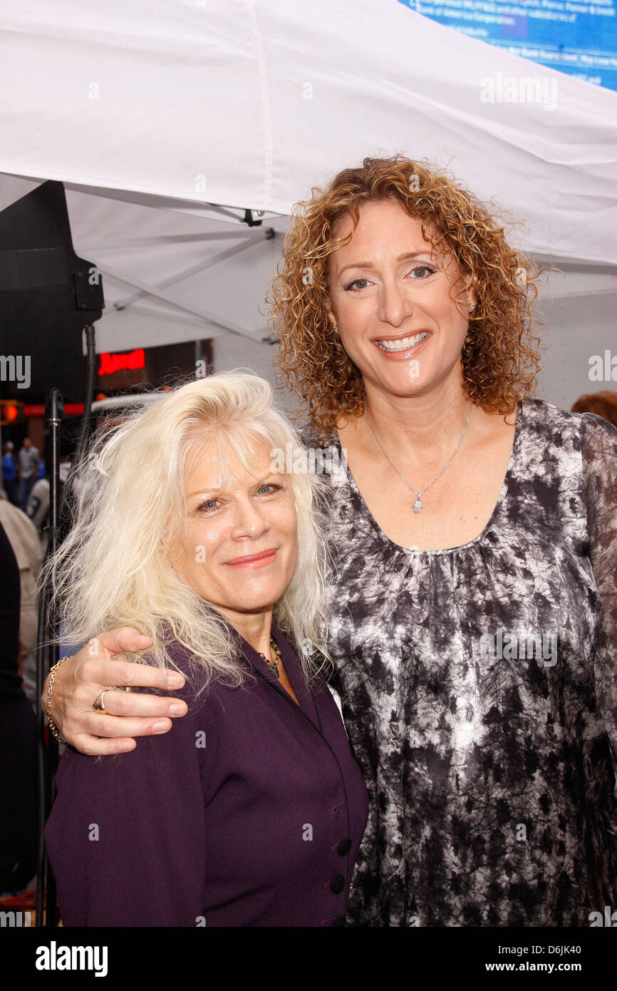 Ilene Kristen und Judy Gold Kick-off Event - 30. Jahrestag von der Liga der professionellen Theater Frauen statt in Duffy Square. Stockfoto