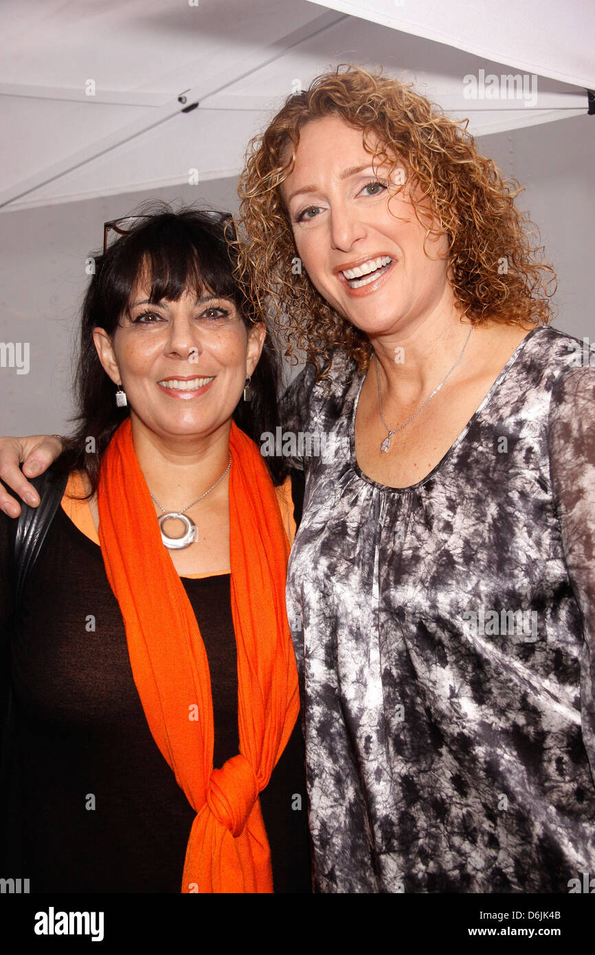 Christine Pedi und Judy Gold Kick-off Event - 30. Jahrestag von der Liga der professionellen Theater Frauen in Duffy Square statt. Stockfoto