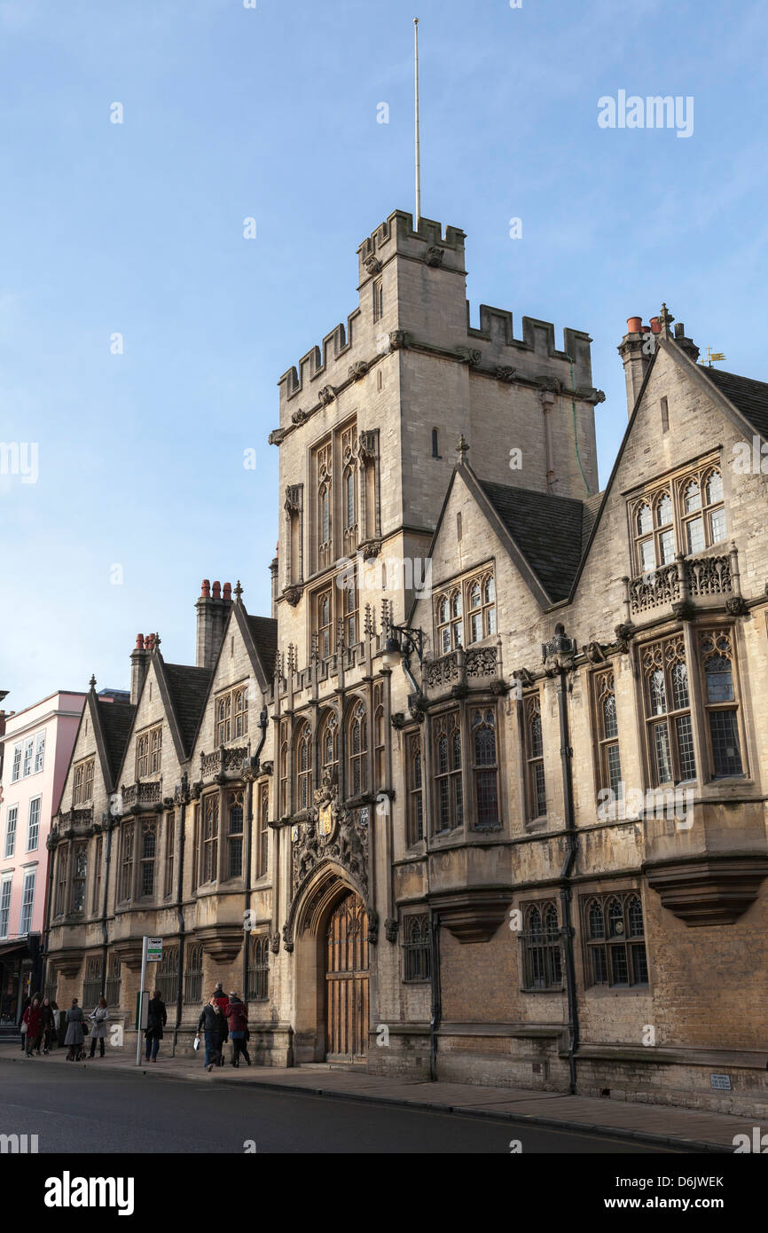 Turm und Eingang zum All Souls College, Oxford, Oxfordshire, England, Vereinigtes Königreich, Europa Stockfoto