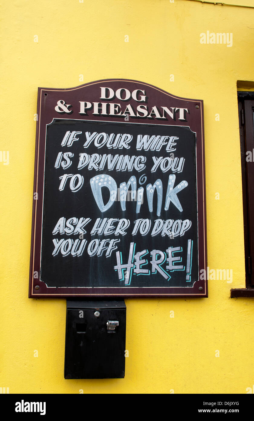 Alkohol am Steuer Zeichen, Hund und Fasan Pub melden, Headless Cross, Redditch, UK Stockfoto