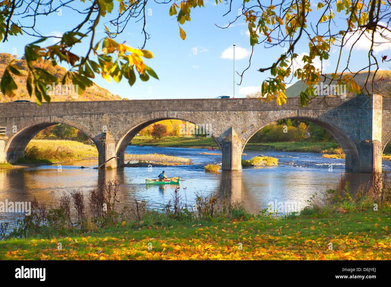 Fluss Wye und Brücke, Builth Wells, Powys, Wales, Vereinigtes Königreich, Europa Stockfoto