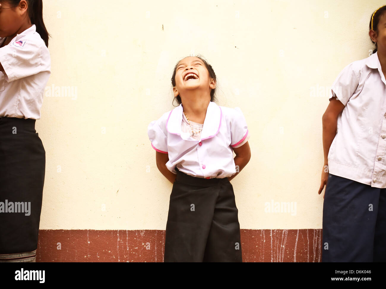 Eine lachende Kind auf eine Öffnung der Schule in Luang Prabang, Süd-Ost-Asien. Stockfoto