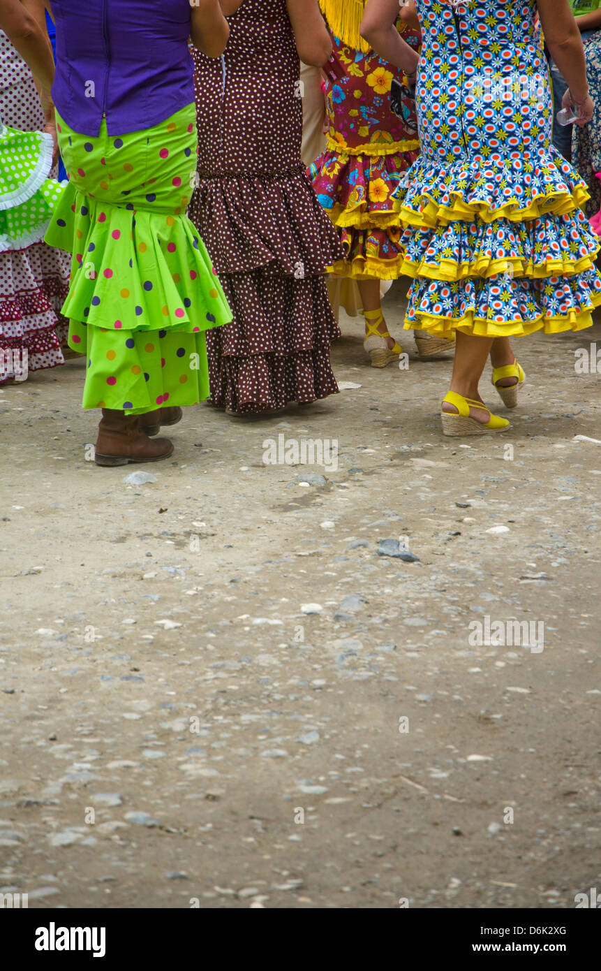 Traditionell gekleidete Frauen während die Romeria von fuengirola Stockfoto