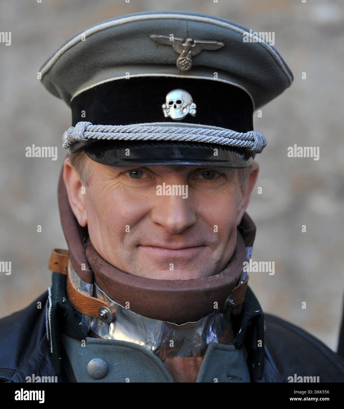Deutscher Schauspieler Ulrich Thomsen lächelt am Set von Deutscher Schauspieler Ulrich Thomsen lächelt am Set von