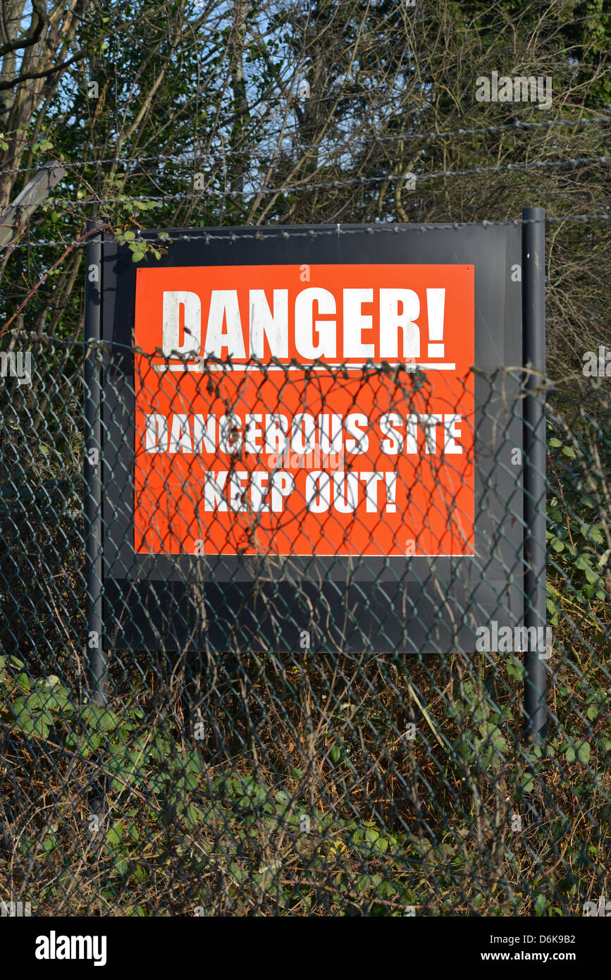 Warnsignal für gefährliche industrielle fernzuhalten Leeds Yorkshire Großbritannien vor Ort Stockfoto