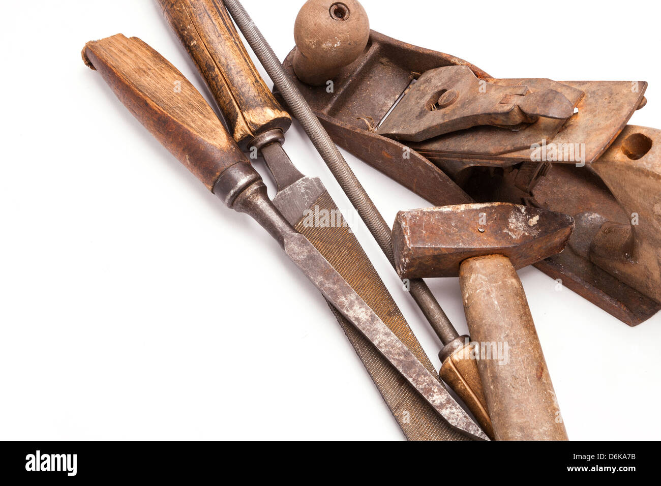 alte Metall-Handwerkzeuge mit Rost auf weißem Hintergrund Stockfoto