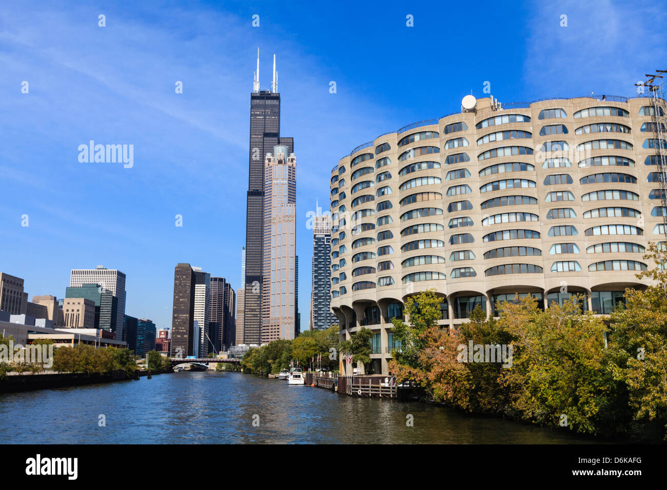 Südlichen Zweiges der Chicago River, Willis Tower, ehemals Sears Tower, in der Mitte, Chicago, Illinois, USA Stockfoto