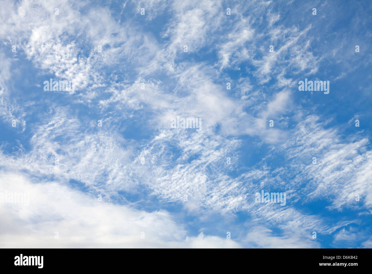 Blauen Wolkenhimmel Hintergrundtextur geschichtet Stockfoto