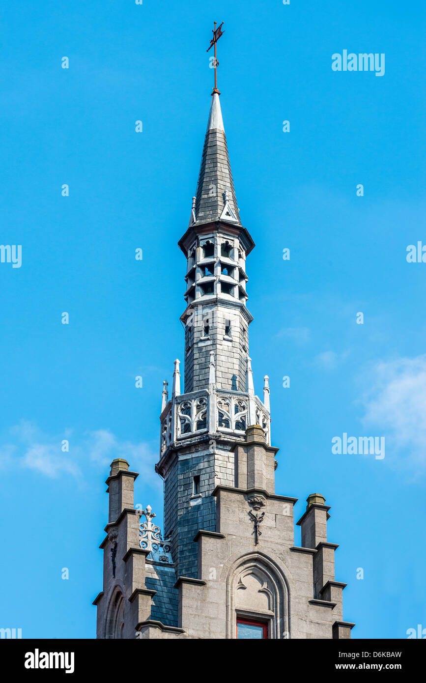 Turm des Provinciaal Hof (Landgericht) auf dem Marktplatz in Brügge, Belgien Stockfoto