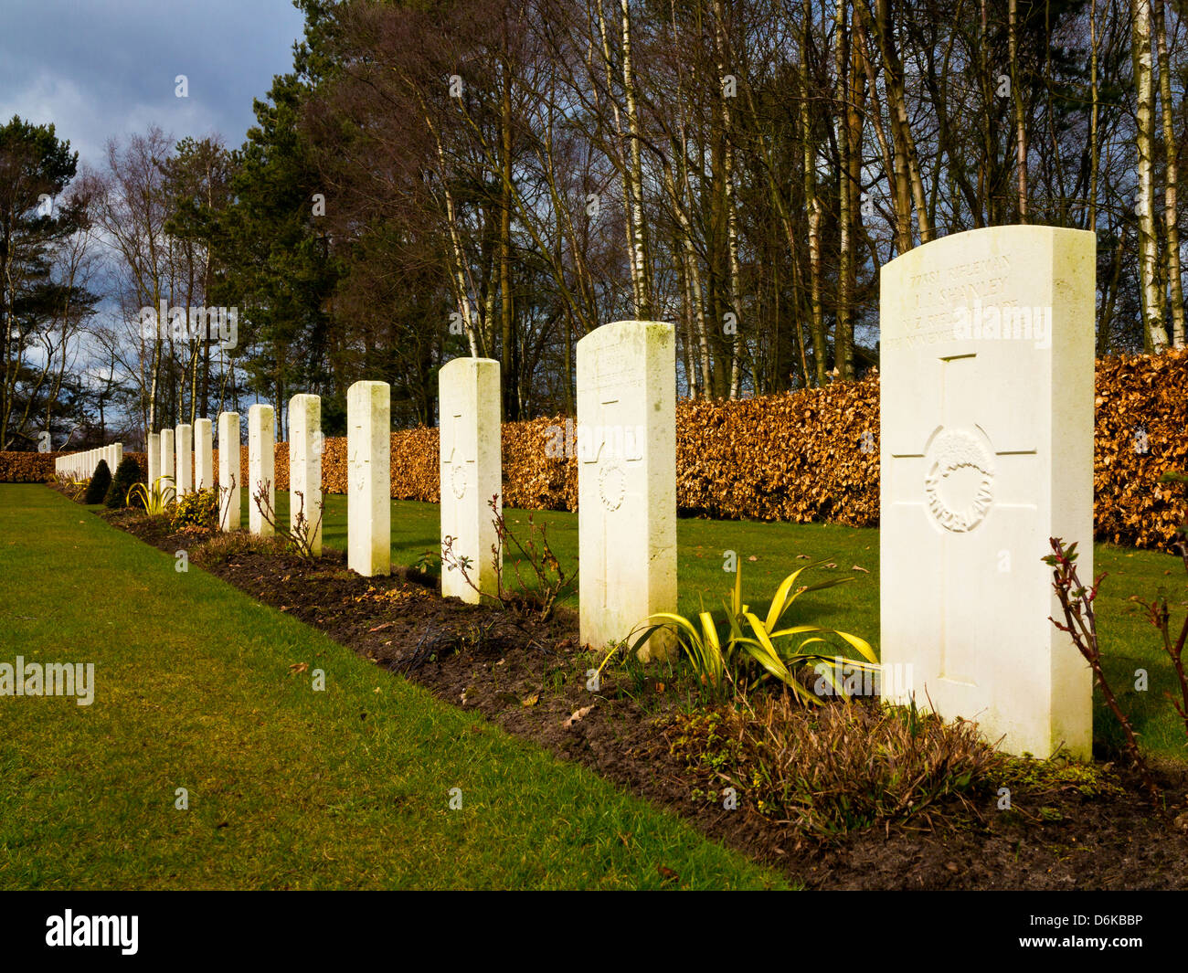 Gräber im Commonwealth War Cemetery in Cannock Chase Staffordshire England UK in der ersten und zweiten Weltkrieg Toten begraben sind Stockfoto