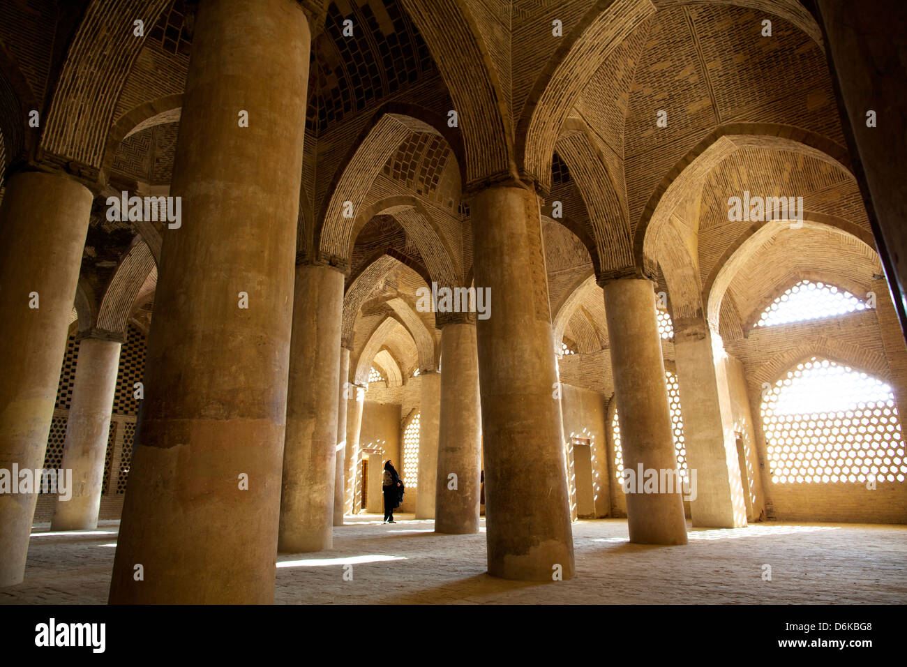 In den großen Spalten Raum der großen Moschee naher Isfahan, Iran, Osten Stockfoto