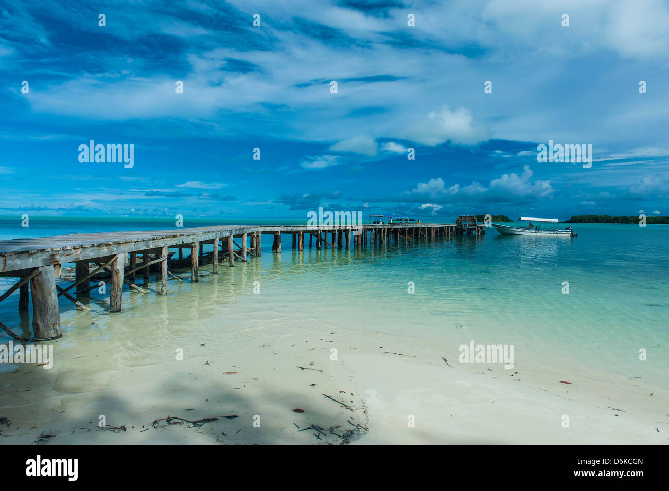 Bootsanlegestelle auf Karpfen Island, einer der die Rock Islands, Palau, Central Pacific, Pazifik Stockfoto
