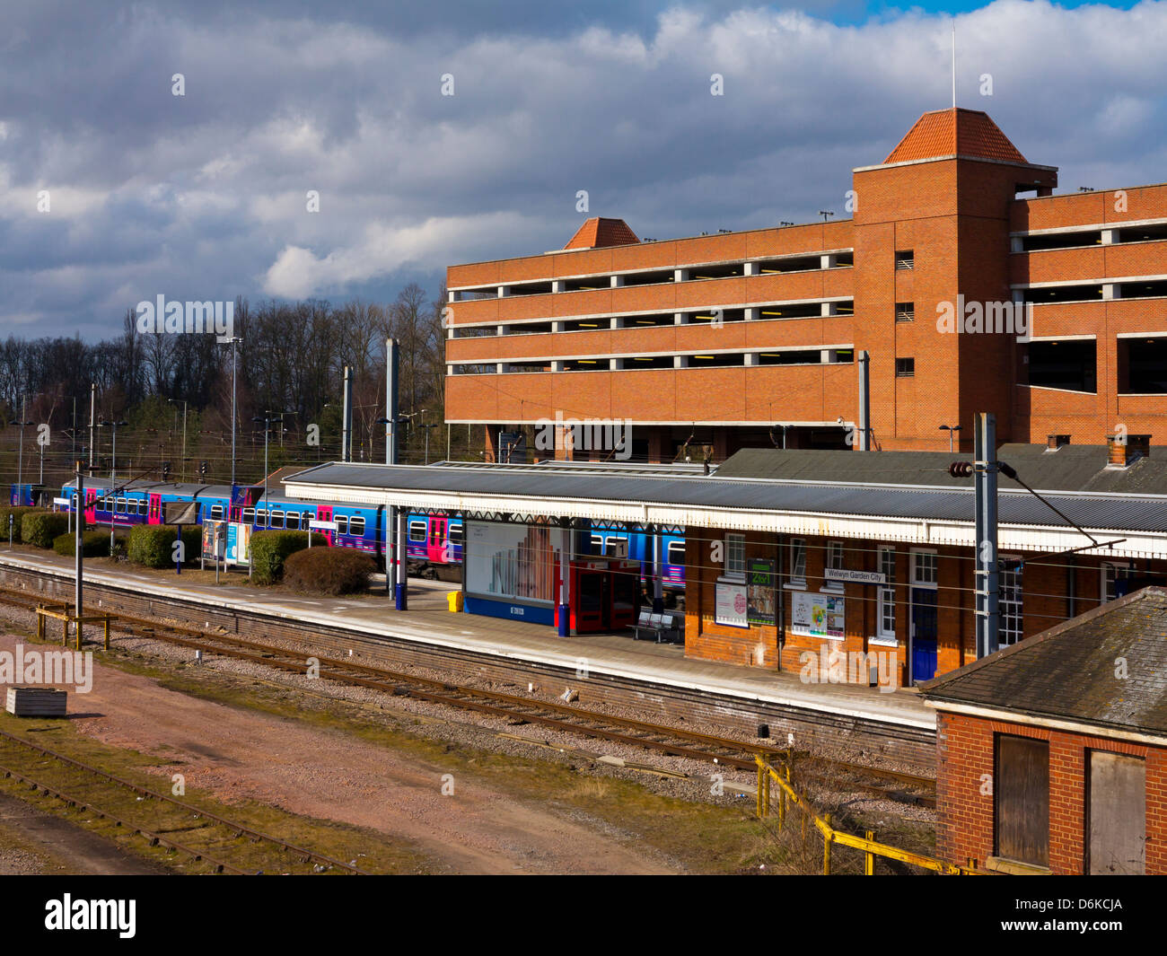 Welwyn Garden City Bahnhof Hertfordshire England UK auf der East Coast mainline und auch eine s-Station für London Stockfoto