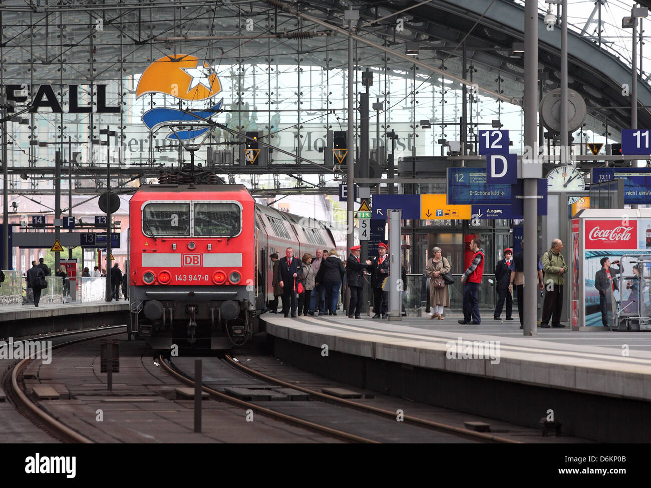Berlin, Deutschland, Zug Ankunft in den Berliner Hauptbahnhof Stockfoto
