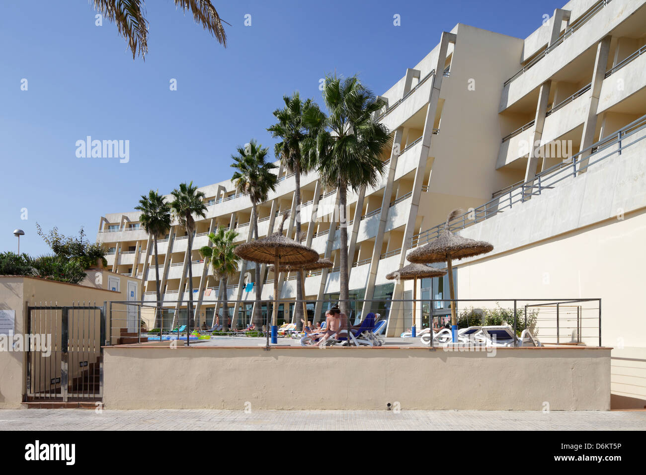 Arenal, Spanien, Urlauber im Pool an der Platja de Palma Stockfoto