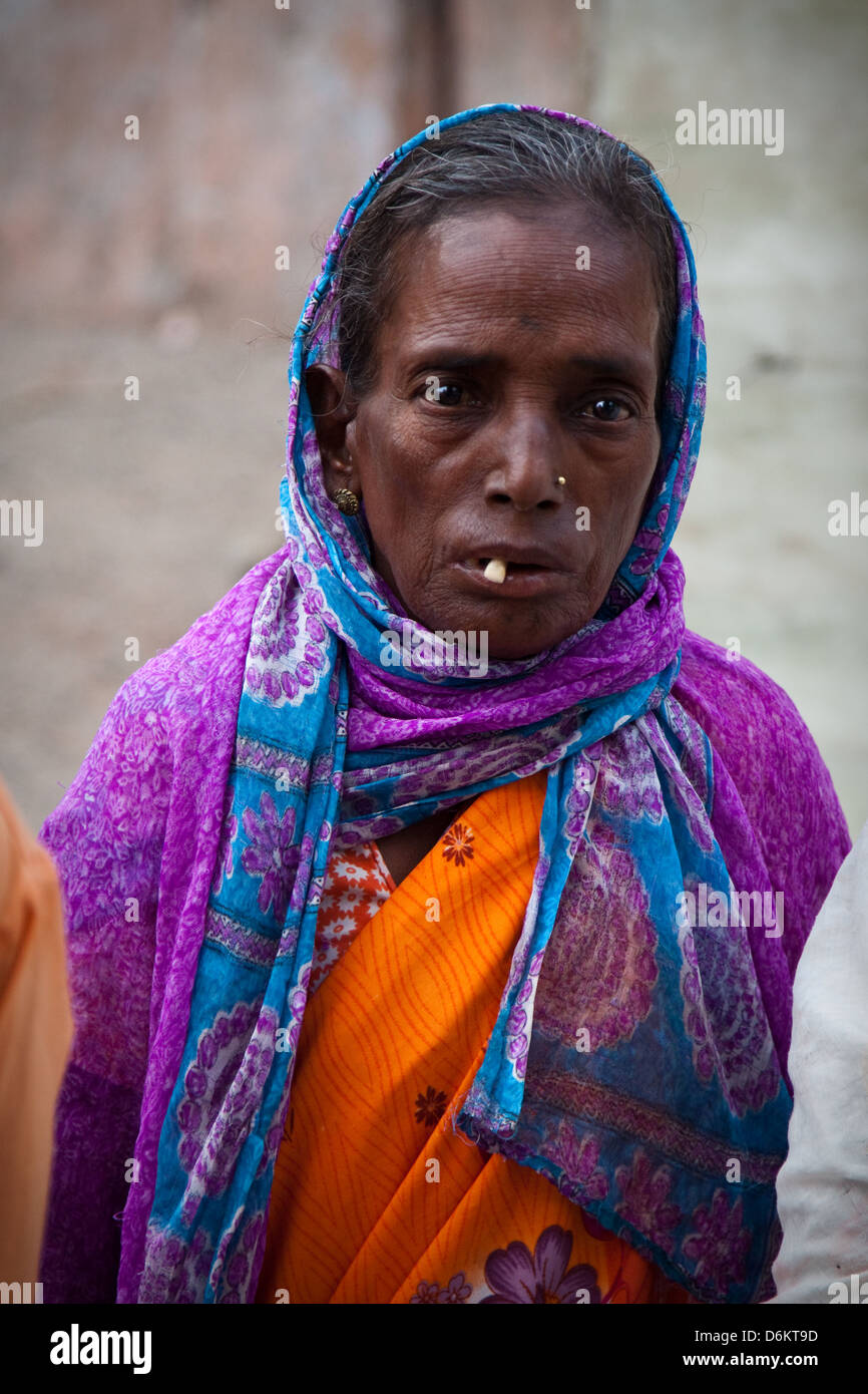 Indische Frau mit schlechten Zähnen, Ahmedabad, Indien Stockfoto