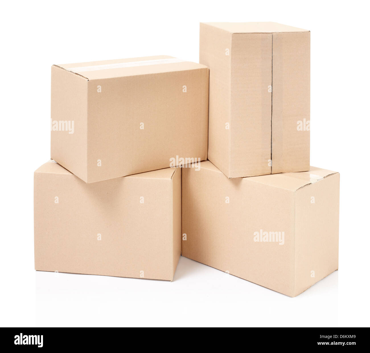 Kartons stapeln isoliert auf weißem, Clipping-Pfad enthalten Stockfoto