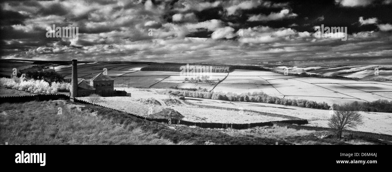 England, Grafschaft Durham, Derwent Valley. Infrarot-schwarz / weiß Aufnahme des friedlichen Derwent Valley Stockfoto