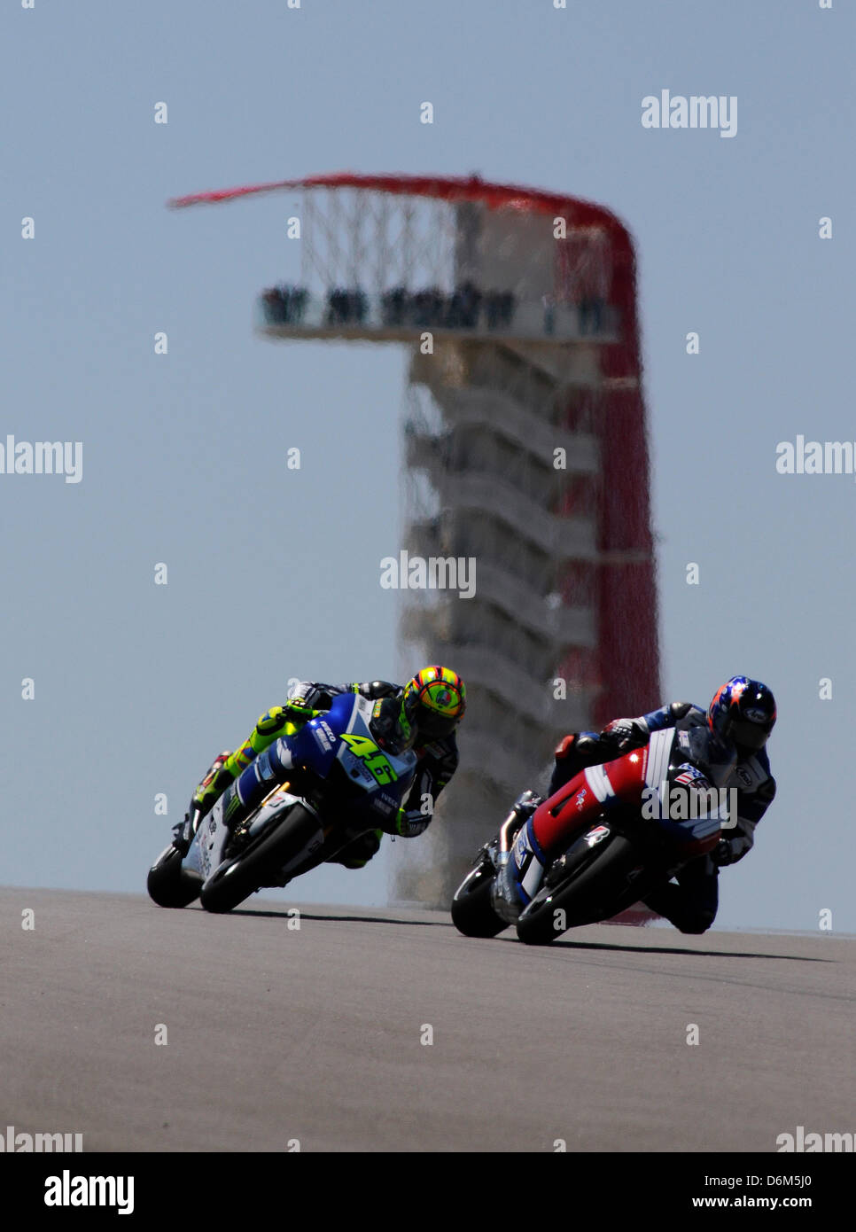 Austin, Texas, USA. 19. April 2013.  Valentino Rossi (46) und BLAKE YOUNG (79) vor dem Red Bull Turm während der Freitag-Training für den Red Bull Moto GP auf dem Circuit of the Americas in Austin, Texas. (Bild Kredit: Kredit: Ralph Lauer/ZUMAPRESS.com/Alamy Live-Nachrichten) Stockfoto