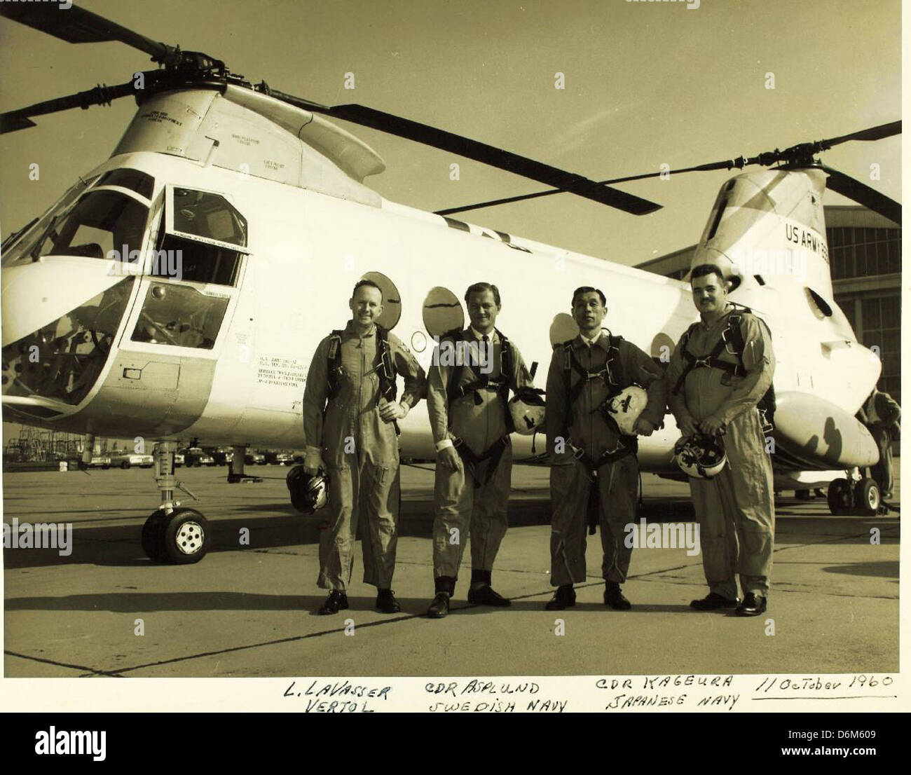 Hubschrauber-Pioniere und Würdenträger vor Hubschrauber NHHS Foto Stockfoto
