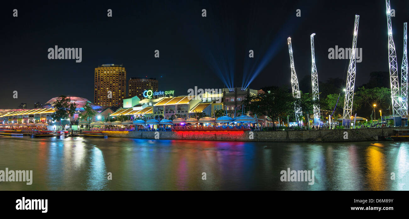 Singapur touristische Clarke Quay am Singapore River Wasserreflexion Stockfoto