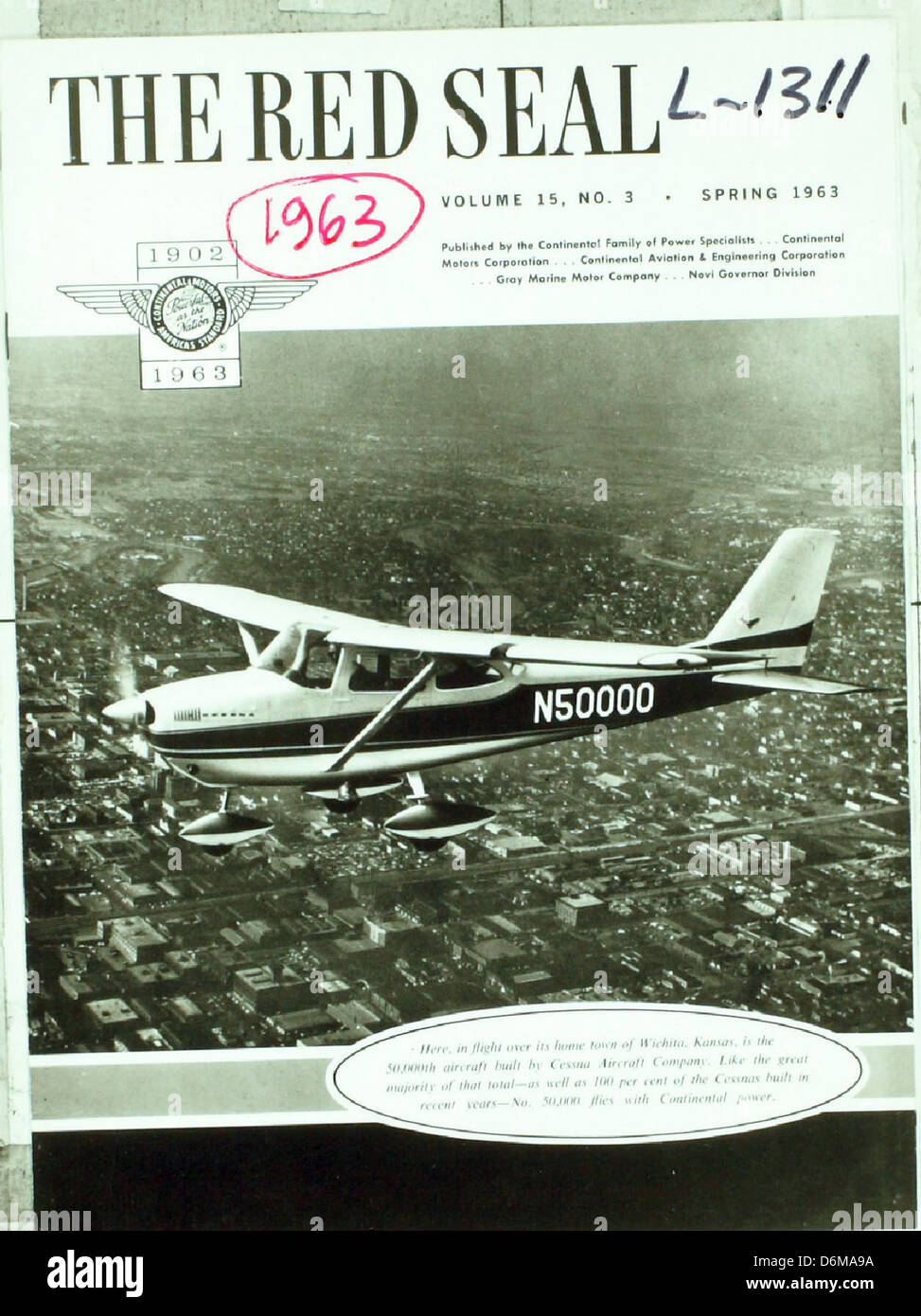 Ein Foto, das die Motoren von Continental Motors im Einsatz zeigt und ihre Bedeutung für die frühe und moderne Luftfahrt unterstreicht. Diese Triebwerke waren eine Schlüsselkomponente bei der Entwicklung vieler Flugzeuge, die für militärische und zivile Zwecke eingesetzt wurden. Stockfoto