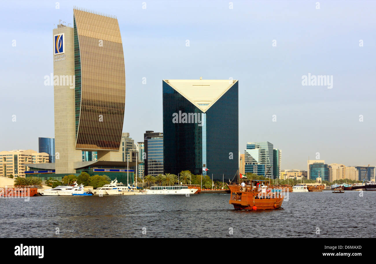 Blick über den Bach in Richtung Deira, Dubai, Vereinigte Arabische Emirate Stockfoto