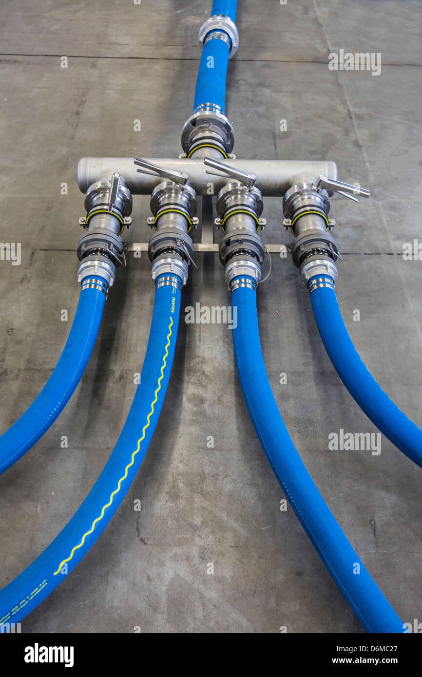 Mobil Trinkwasseraufbereitungsanlage. Mobile Wasserversorgung im Falle einer Katastrophe. 15000 l Trinkwasser produziert. Stockfoto