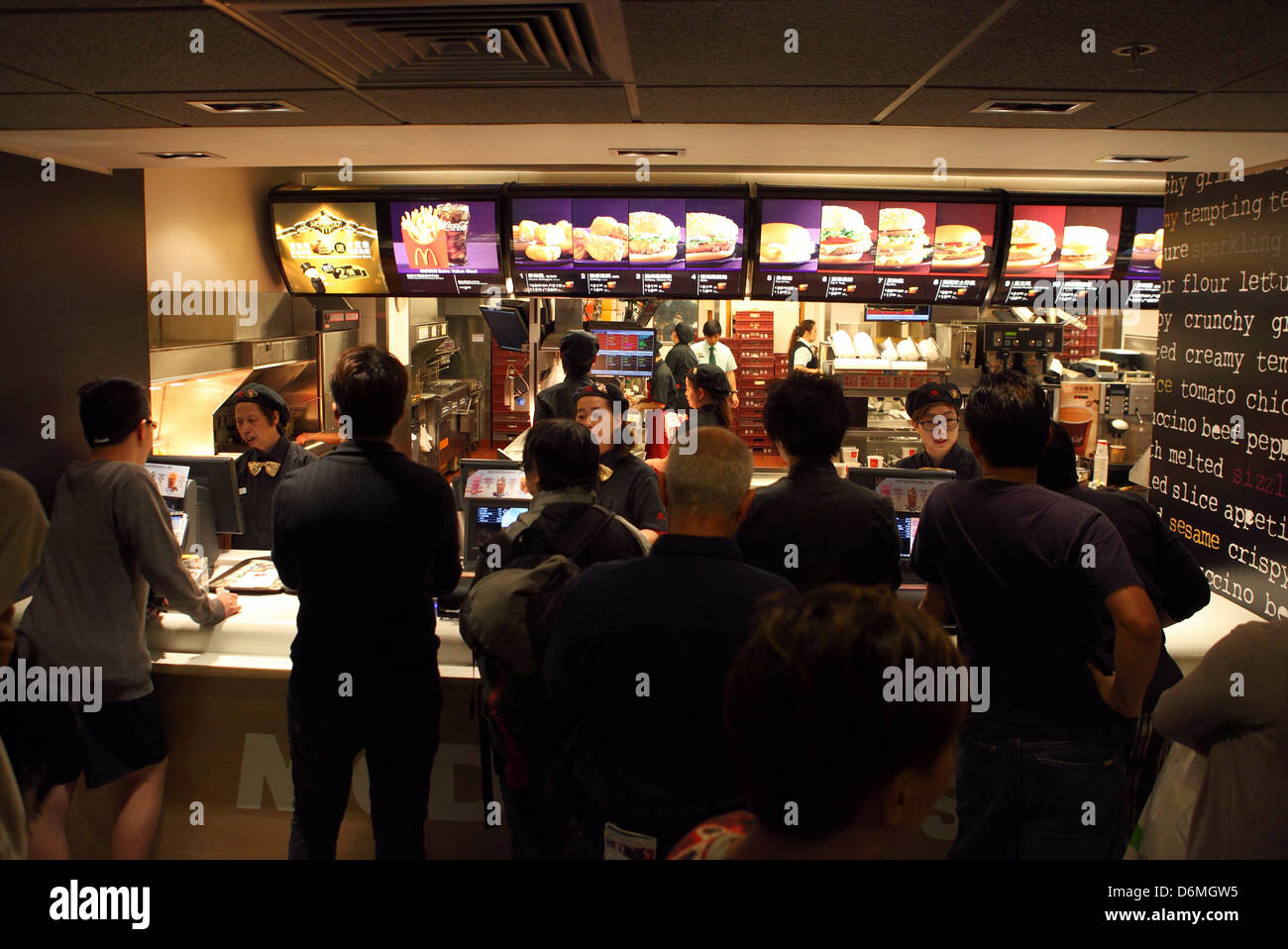 Hong Kong, China, Menschen in einem McDonalds Stockfoto