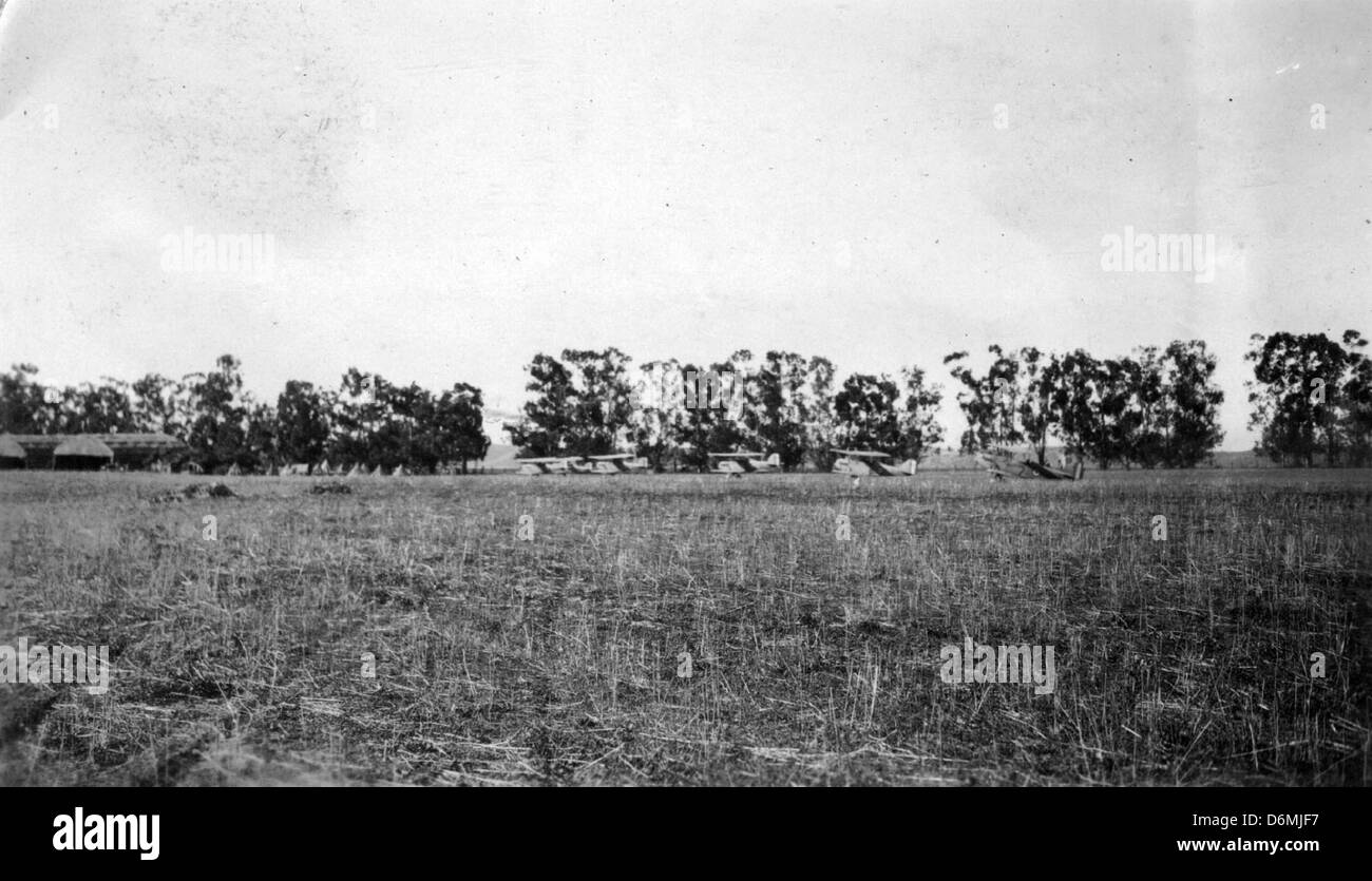 Der Film „Lilac Time“ wurde 1927 gedreht, mit Blick vom Ort El Toro. El Toro war ein prominenter Drehort, der für ikonische Szenen im frühen Kino genutzt wurde. Dieses Foto fängt einen bedeutenden Moment der Filmgeschichte ein. Stockfoto
