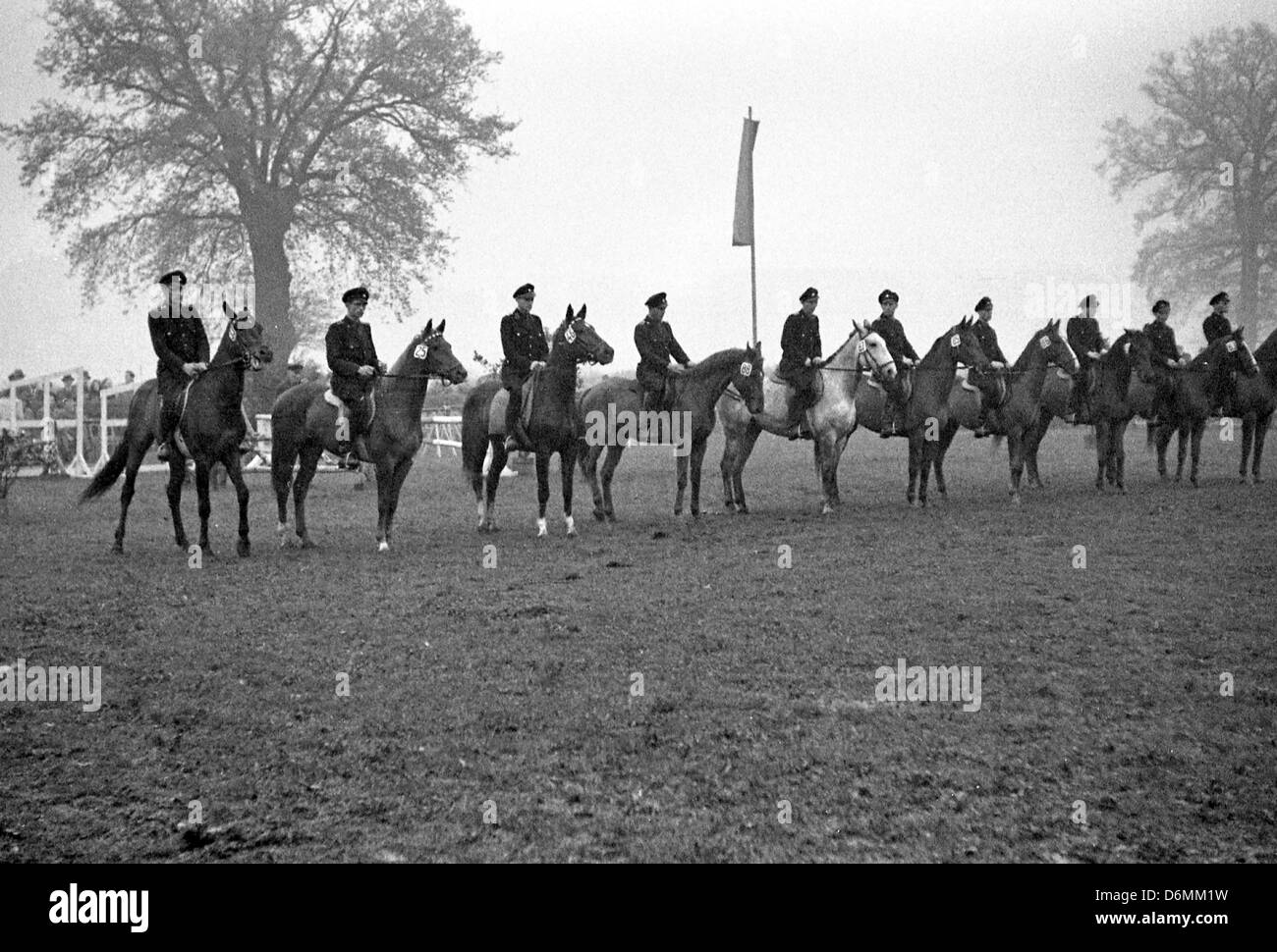 Leipzig, DDR, Dressur Quadrille beim Reiten und Wettbewerb auf der Rennstrecke fahren Stockfoto