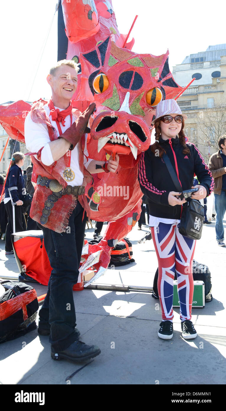 London, UK. 20. April 2013. Der Bürgermeister von London präsentiert: Das Fest des St. Georg, Trafalgar Square, London, UK Credit: Duncan Penfold/Alamy Live-Nachrichten Stockfoto