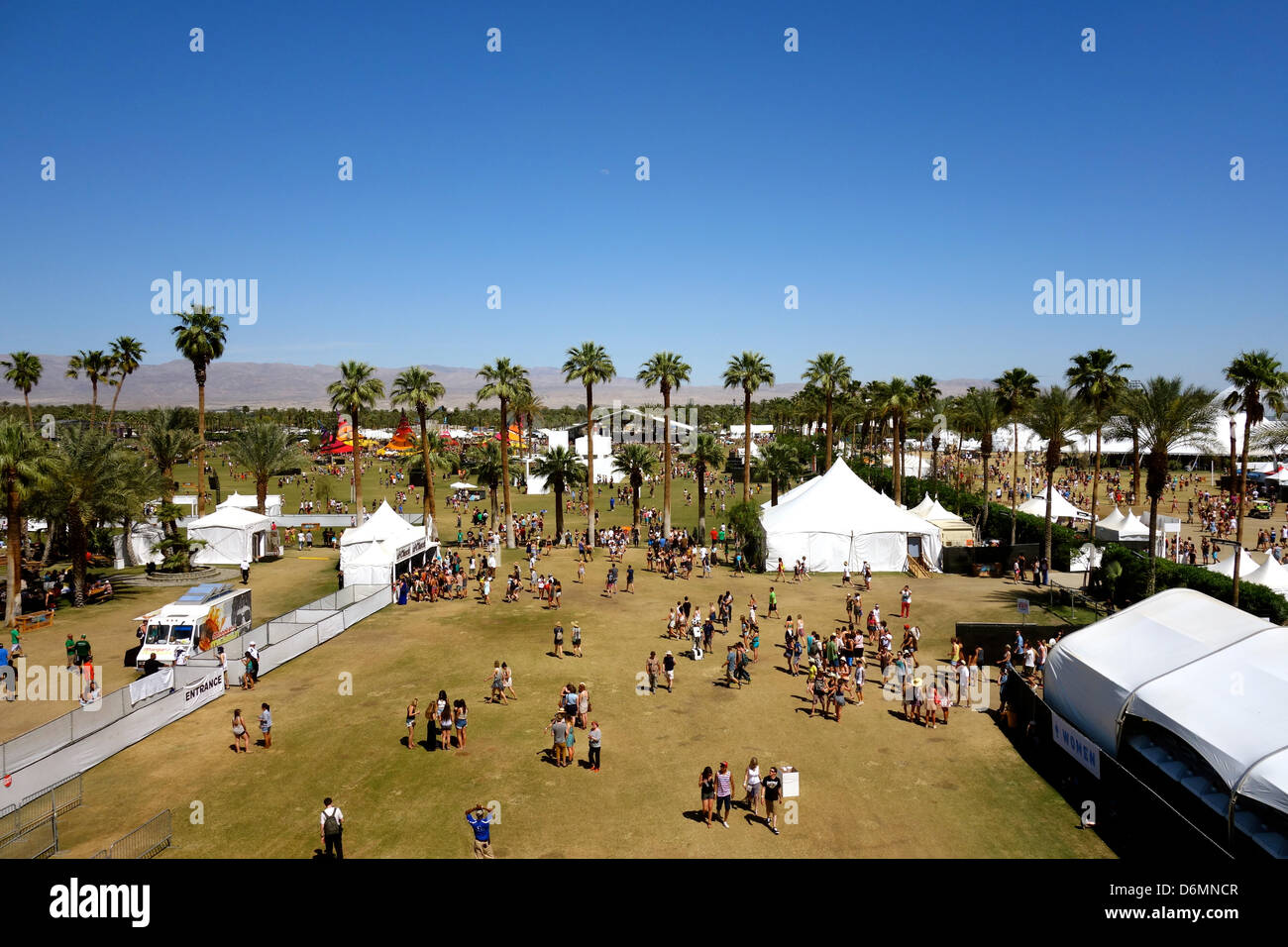 Indio, Kalifornien USA 19. April 2013 Luftaufnahme des Coachella Music Festival. 19. April 2013. Bildnachweis: Lisa Werner/Alamy Live News Stockfoto