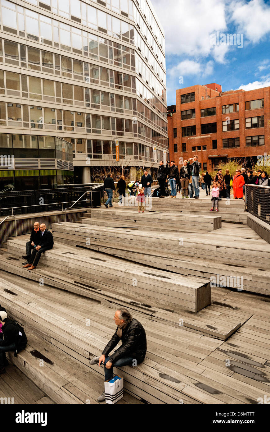 Die High Line ist ein 1-Meile New York City linear Park auf einer erhöhten ehemaligen Eisenbahn gebaut und ist jetzt eine Antenne Greenway. Stockfoto