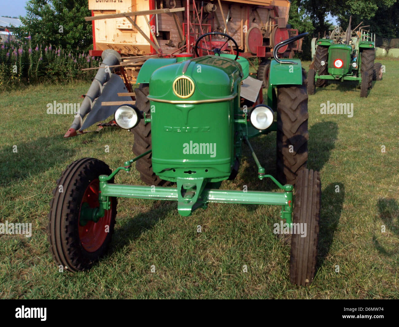 Der Deutz luchtgekoeld p1 ist ein kompakter luftgekühlter Motor, der für seinen Einsatz in der Landwirtschaft und in der Industrie bekannt ist. Die Einfachheit und Effizienz des Motors macht ihn ideal für verschiedene mechanische Aufgaben und bietet zuverlässige Leistung in anspruchsvollen Umgebungen. Stockfoto