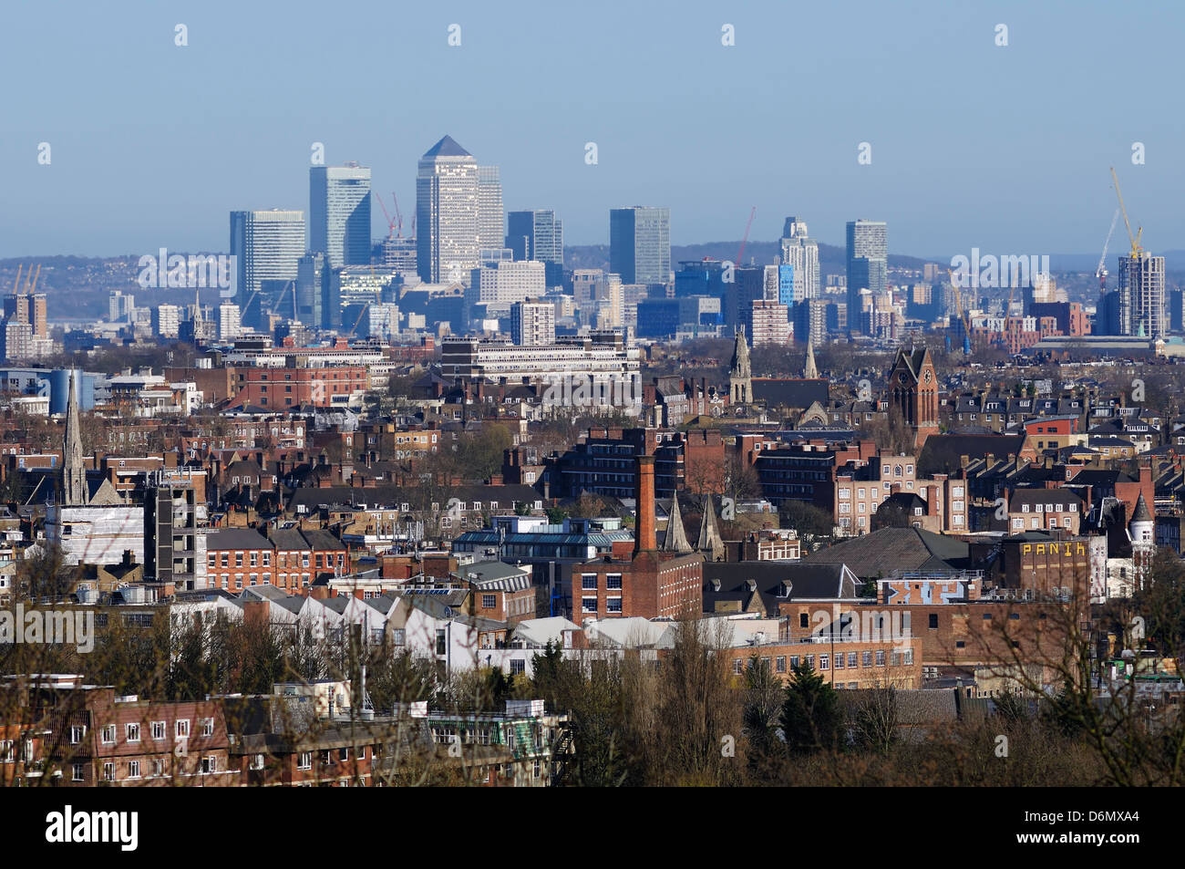 Canary Wharf aus Hampstead Heath, North London, Großbritannien Stockfoto